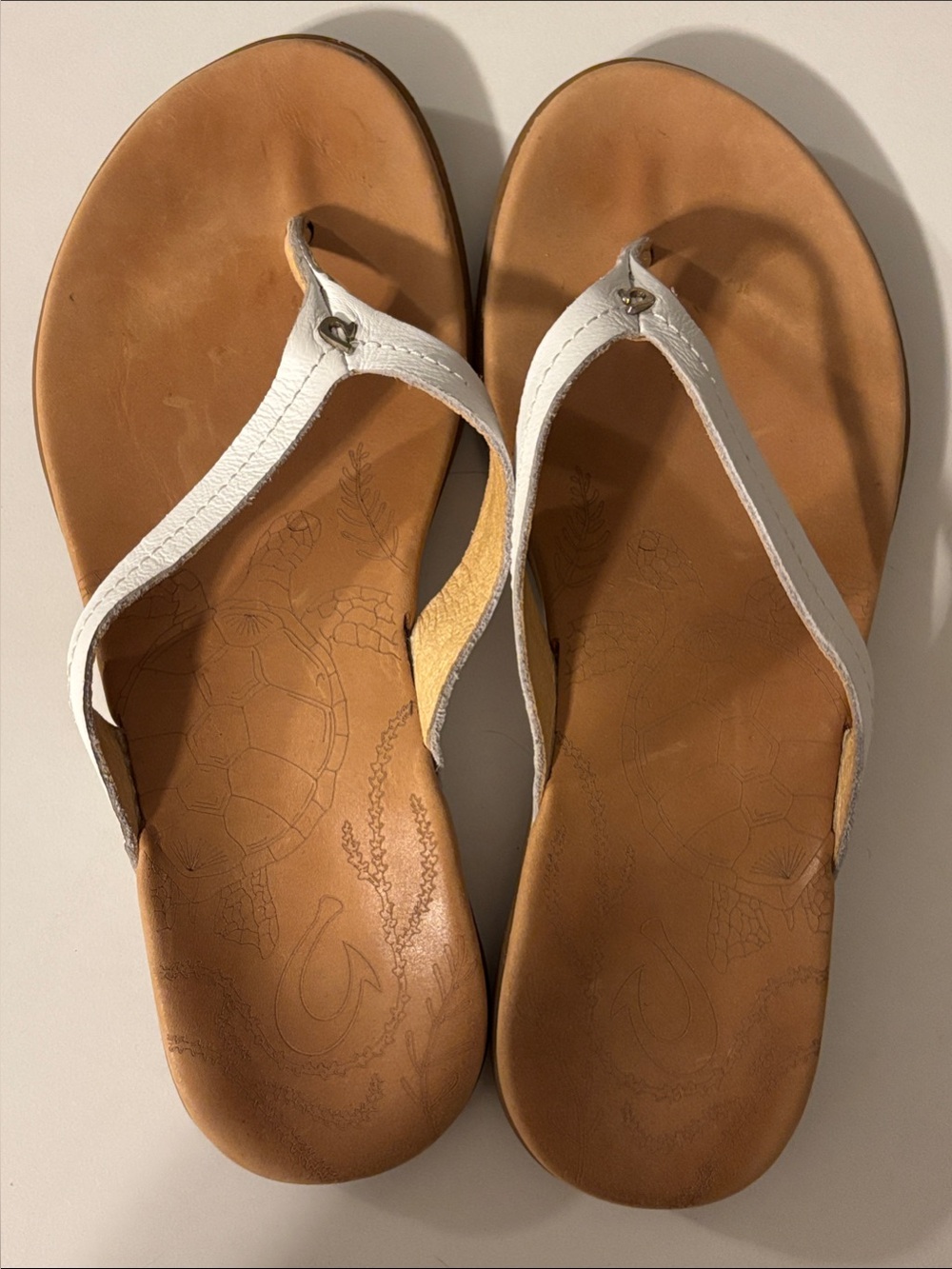 Olukai White Leather Flip-Flop Sandals - Women size 7 - Picture 7 of 10